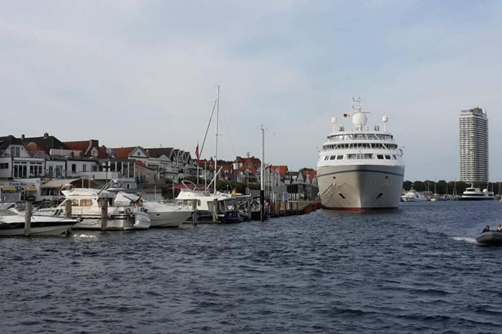 Traveloge Mit Schwimmbad Und Sauna Lübeck Kültér fotó